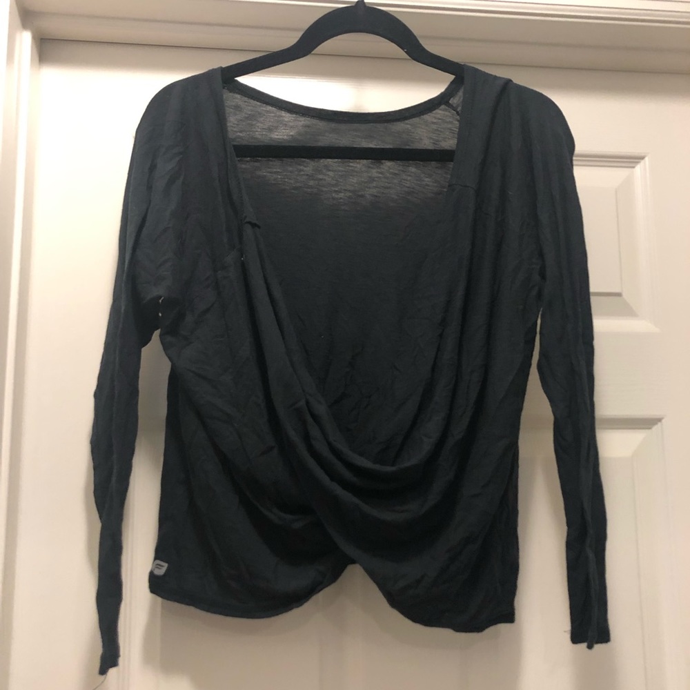 Black low back tee shirt.